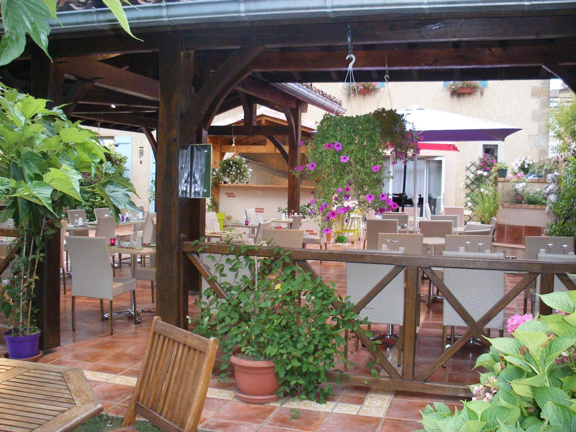 Hotel Restaurant Du Commerce Estang Luaran gambar