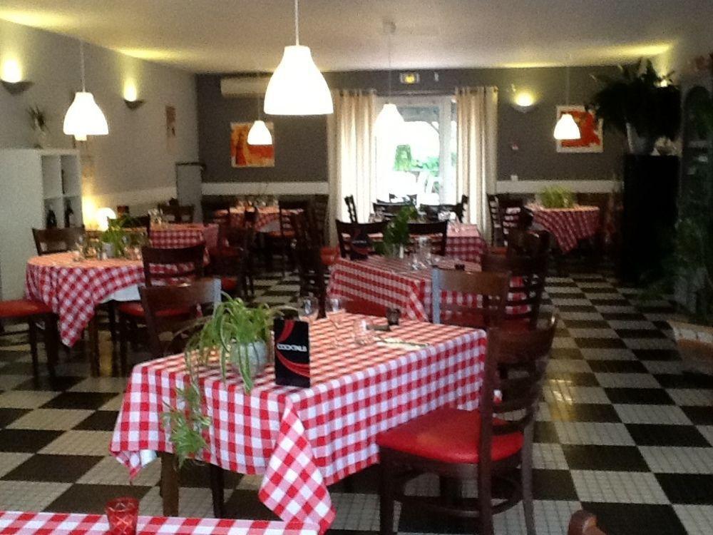 Hotel Restaurant Du Commerce Estang Luaran gambar