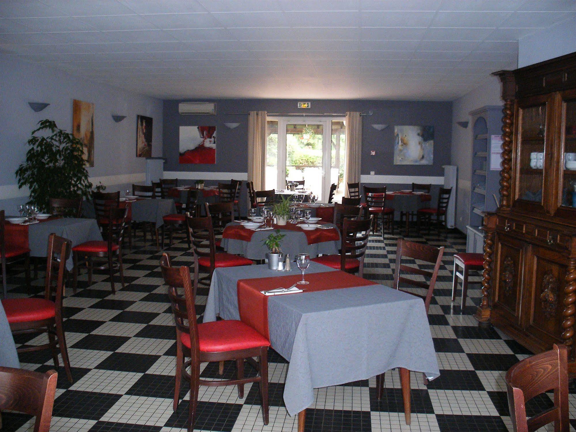 Hotel Restaurant Du Commerce Estang Luaran gambar