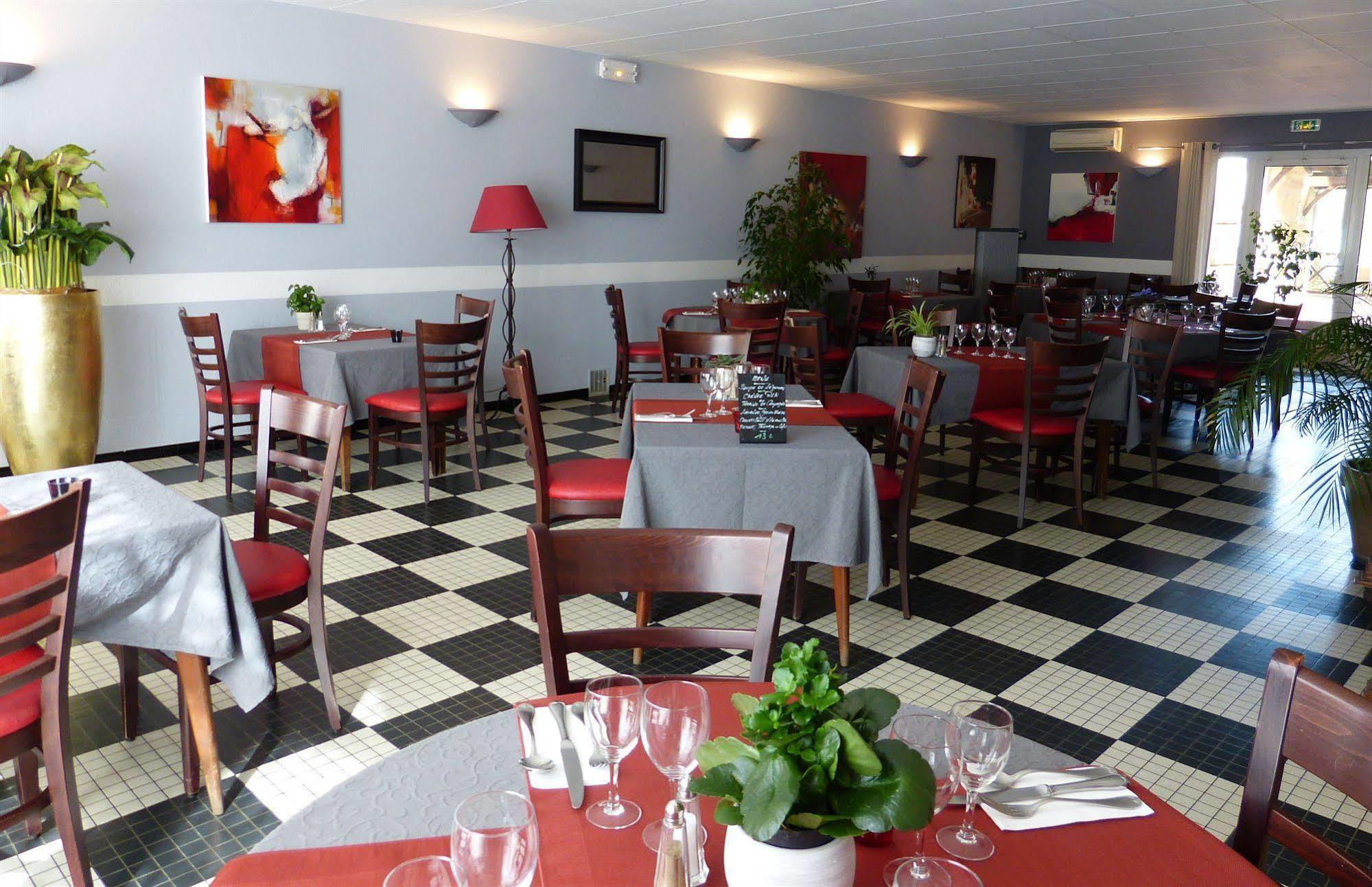 Hotel Restaurant Du Commerce Estang Luaran gambar