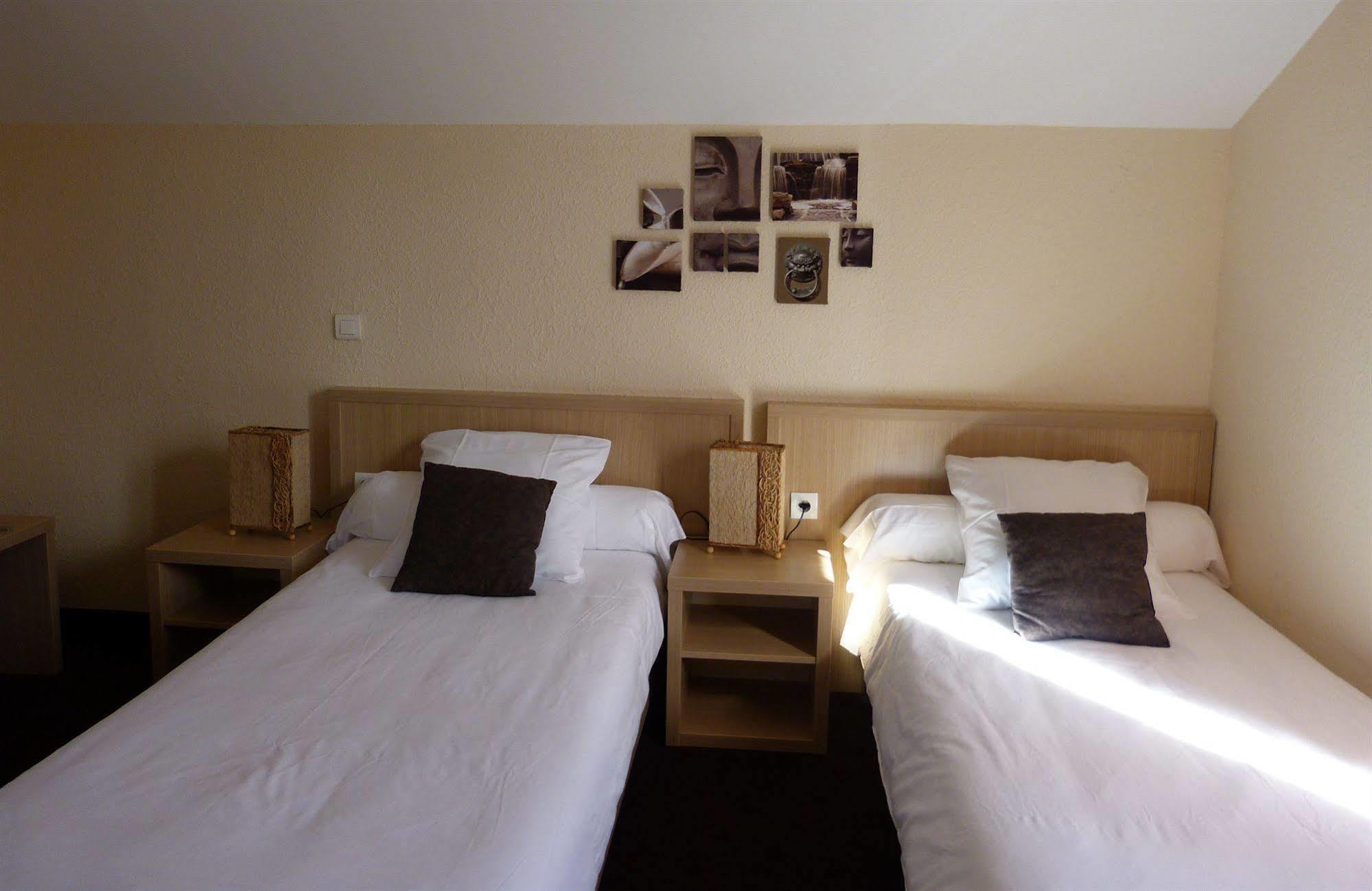Hotel Restaurant Du Commerce Estang Luaran gambar