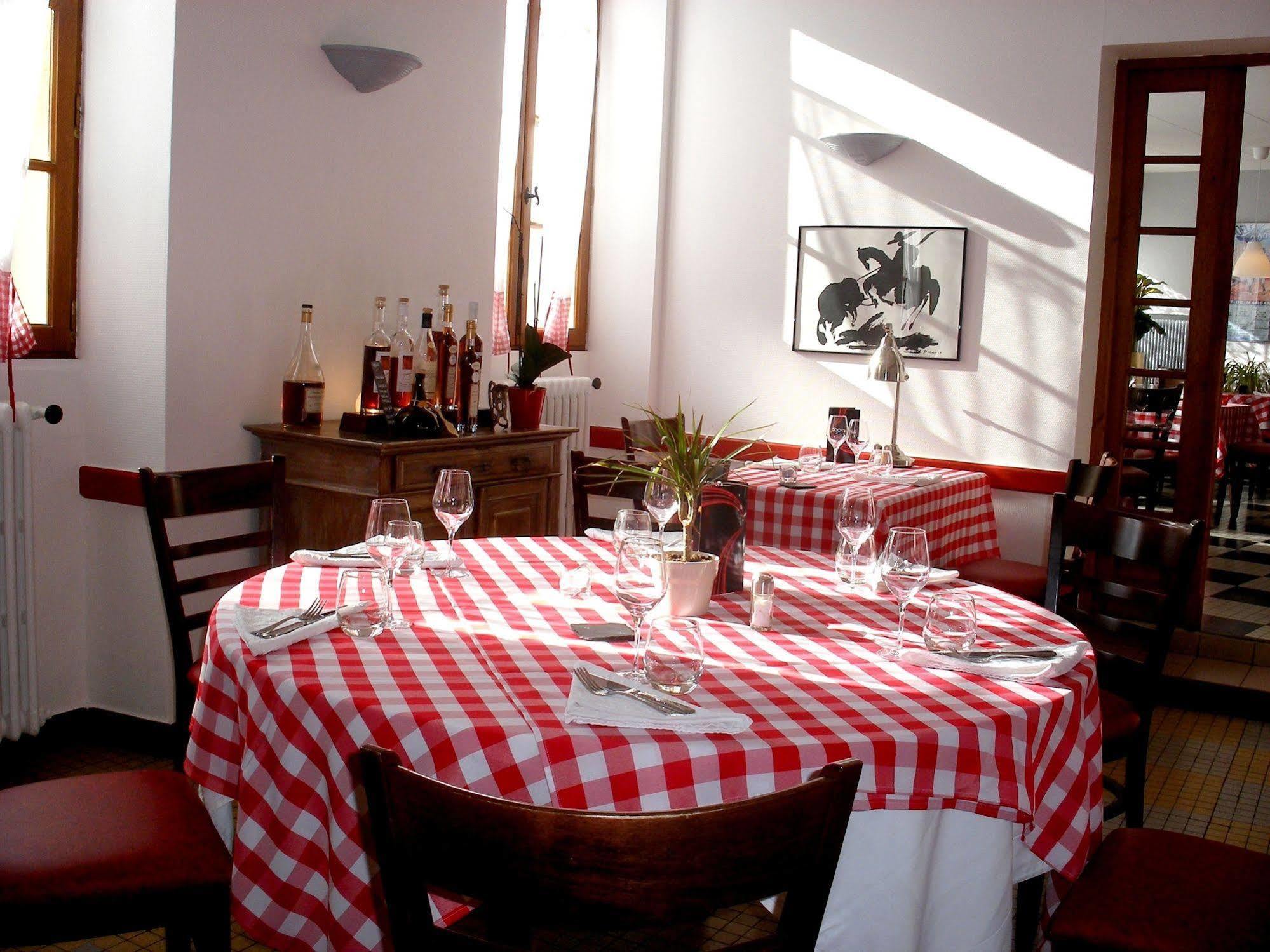Hotel Restaurant Du Commerce Estang Luaran gambar