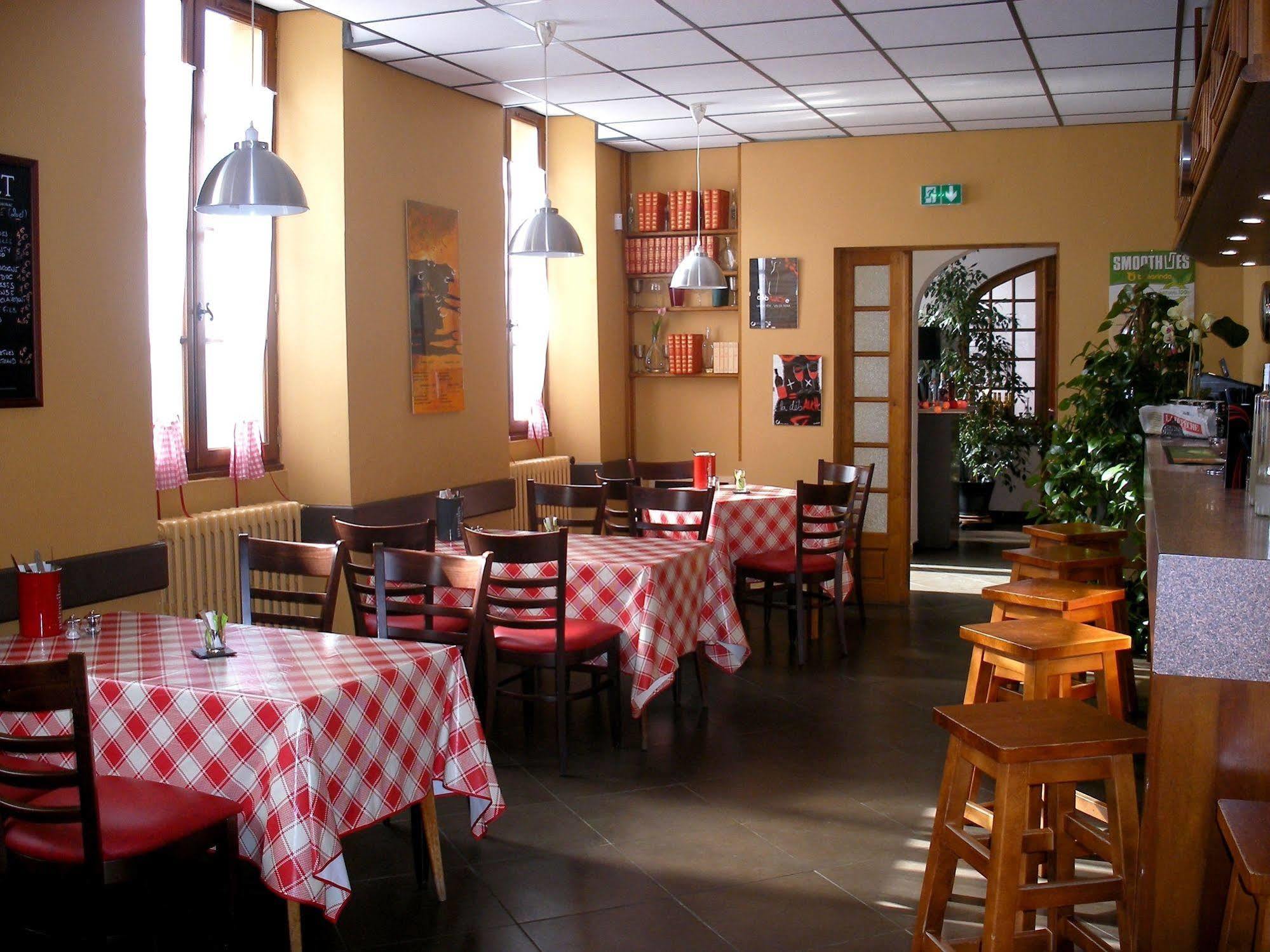 Hotel Restaurant Du Commerce Estang Luaran gambar