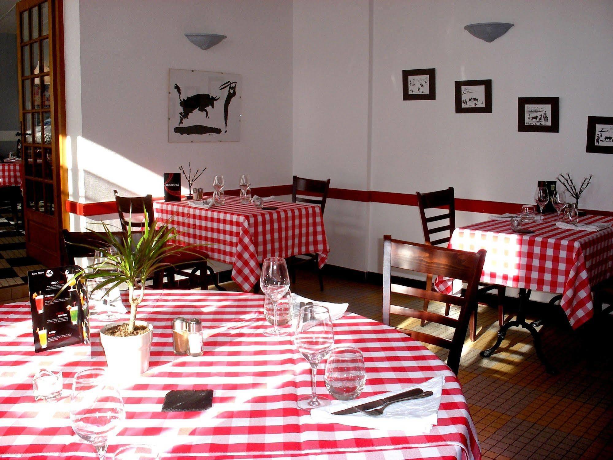 Hotel Restaurant Du Commerce Estang Luaran gambar